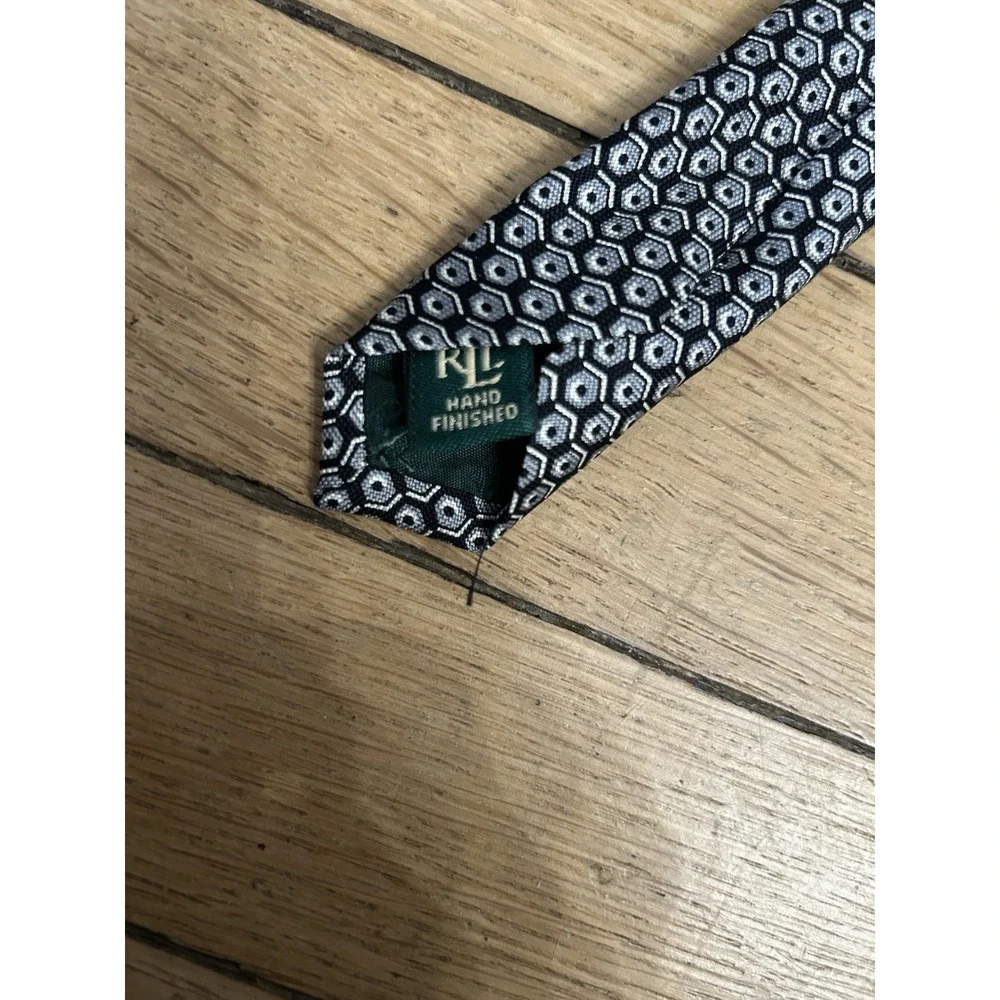 Lauren Ralph Lauren Necktie Tie Geometrical Pattern 100% Silk Green Tag